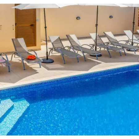 Aqua Royal - Four Bedroom With Private Swimming Pool *